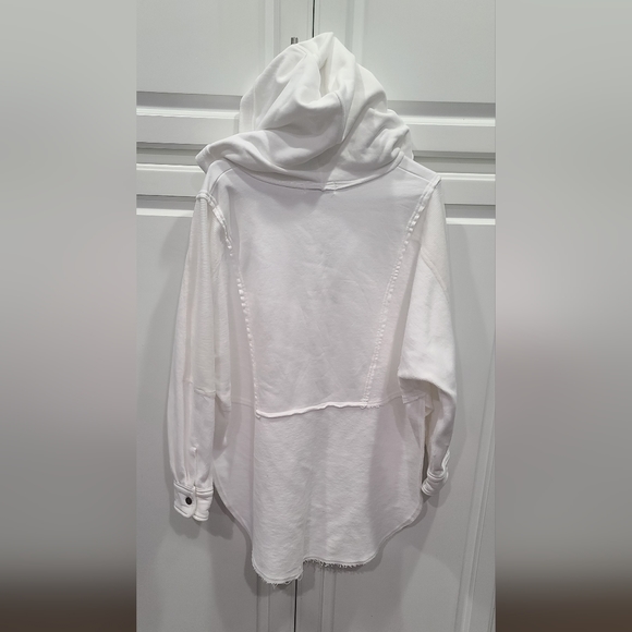 White Pullover Shirt With Side Slits Made By THE POST, Size M, NEW - Picture 4 of 6